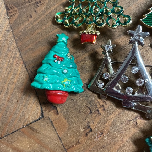 Vintage Christmas Tree Brooch Set - Picture 8 of 10